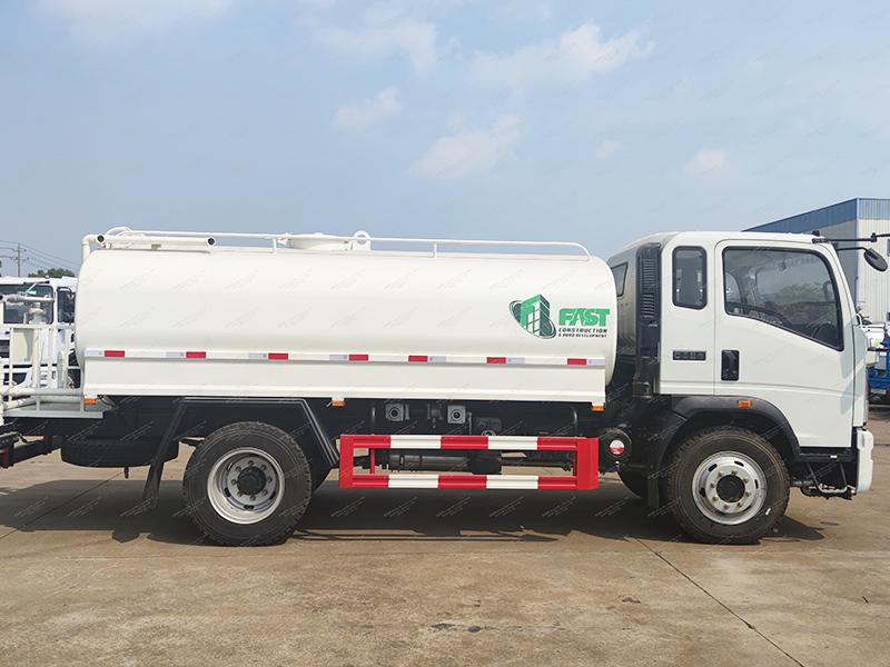 Howo 4x2 5 кубический метр водяной грузовик