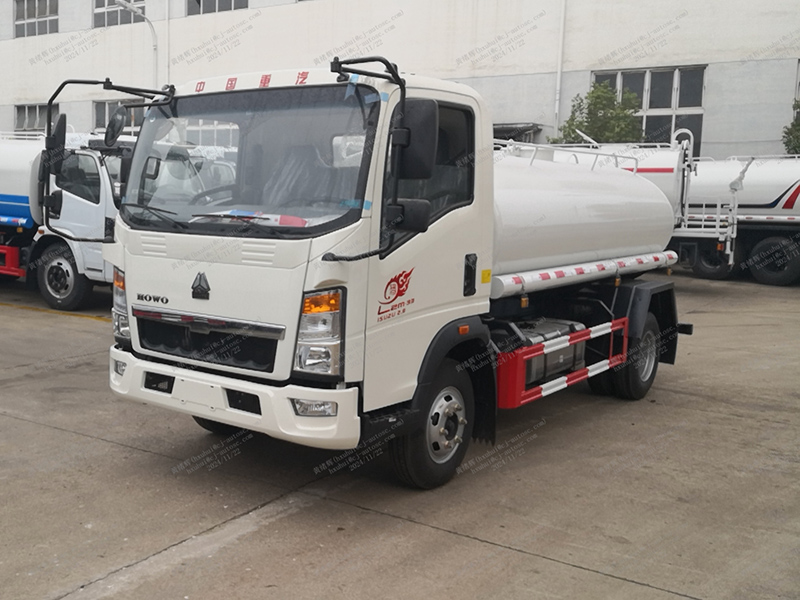 Howo 4x2 8 Cubic Meter Tauge Track Truck