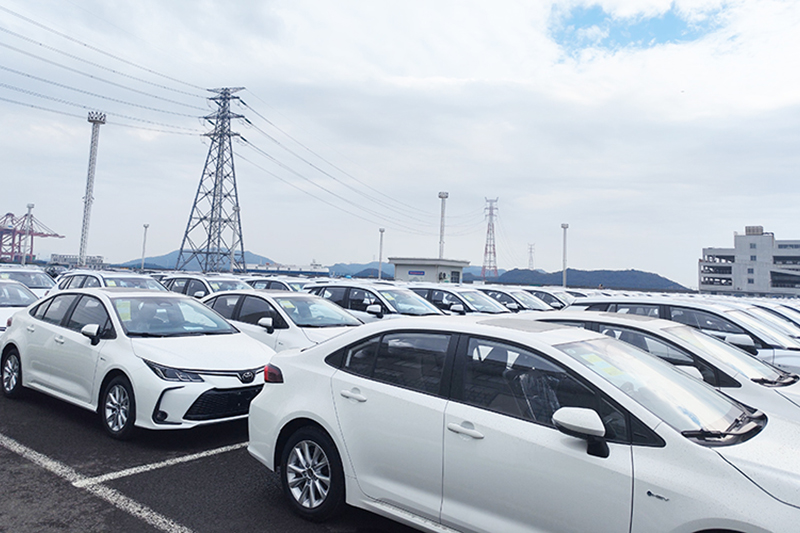 Партии автомобилей Toyota готовы к доставке