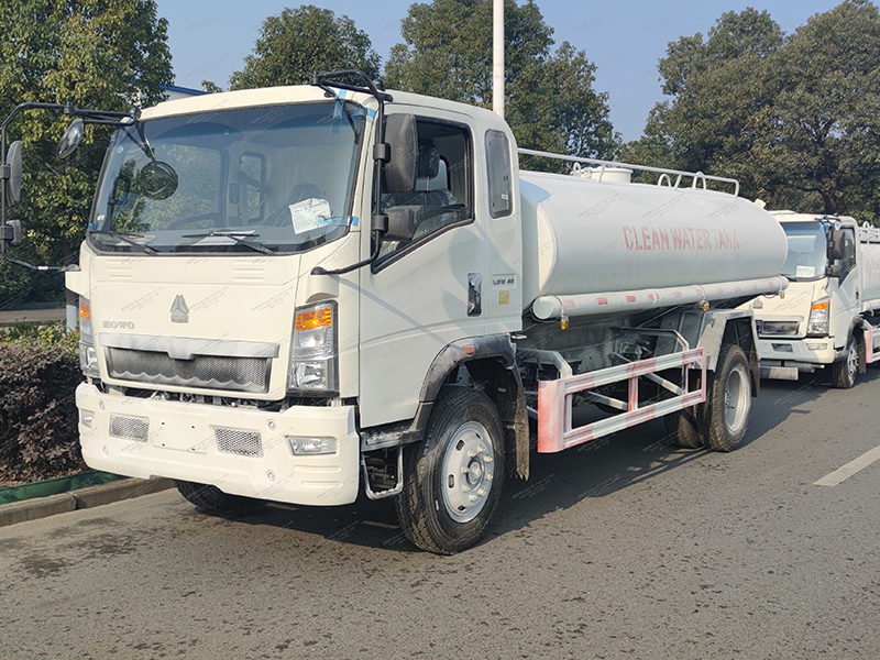 HOWO 4x2 10 кубических метров водяной резервуар грузовик